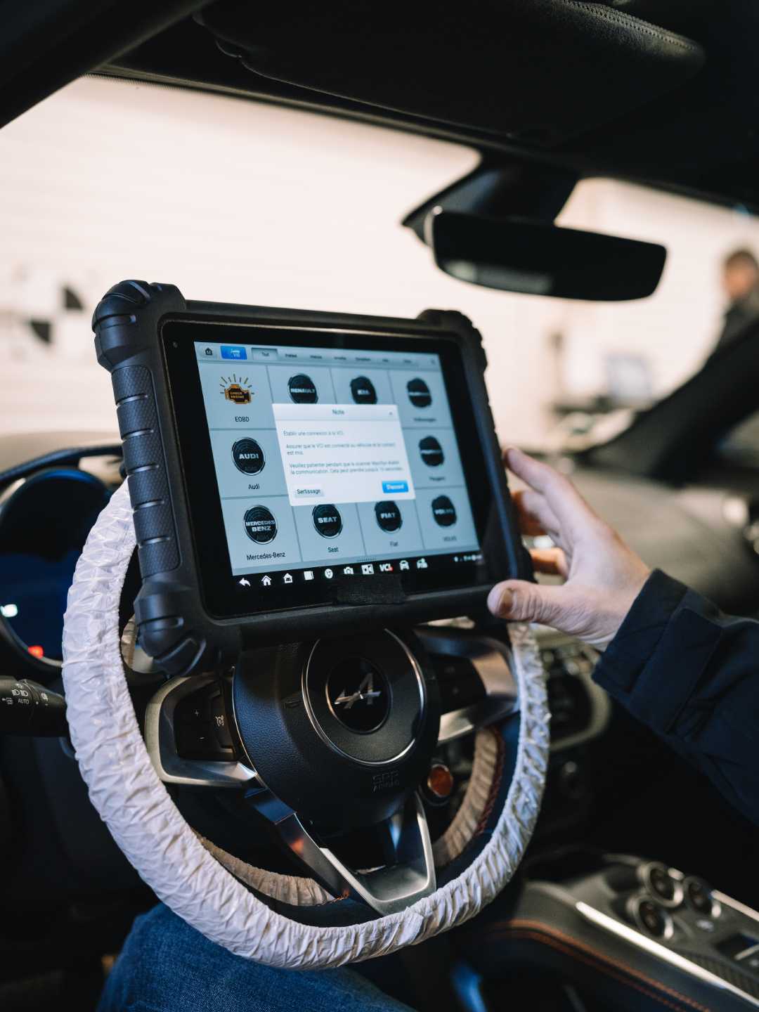 Agence M Com Marseille GM Concept Marseille Aix en Provence Geometrie Auto Adas Diagnostique Electronique ecran diagnostic